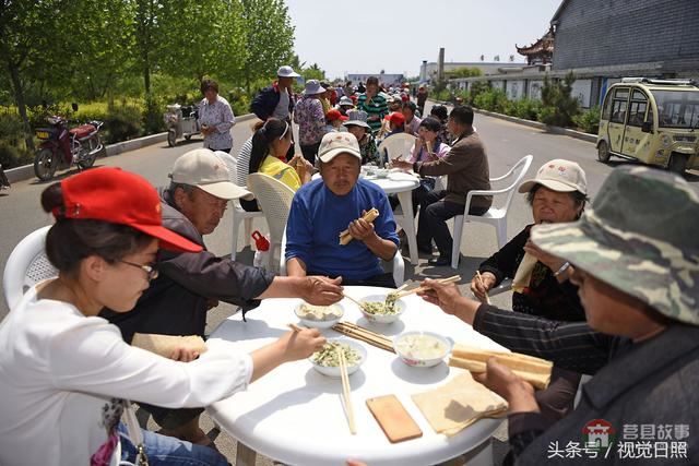 山村煎餅節(jié)演繹舌尖上的鄉(xiāng)村美食 免費(fèi)品嘗還管飽