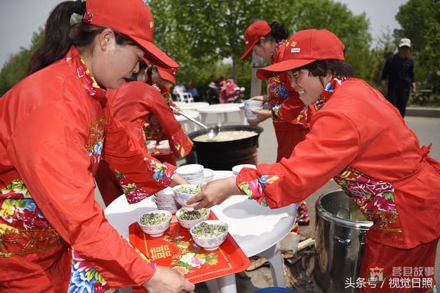 山村煎餅節(jié)演繹舌尖上的鄉(xiāng)村美食 免費(fèi)品嘗還管飽